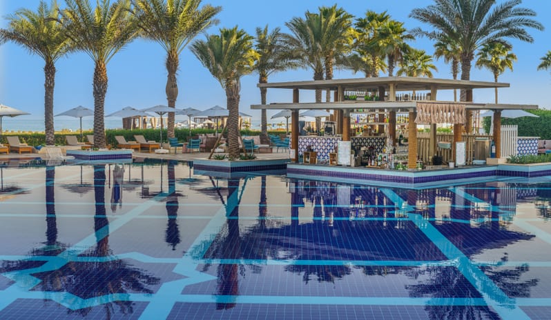 middle-east-holidays-abu-dhabi-rixos-premium-saadiyat-island-hotel-highlights-pool-bar